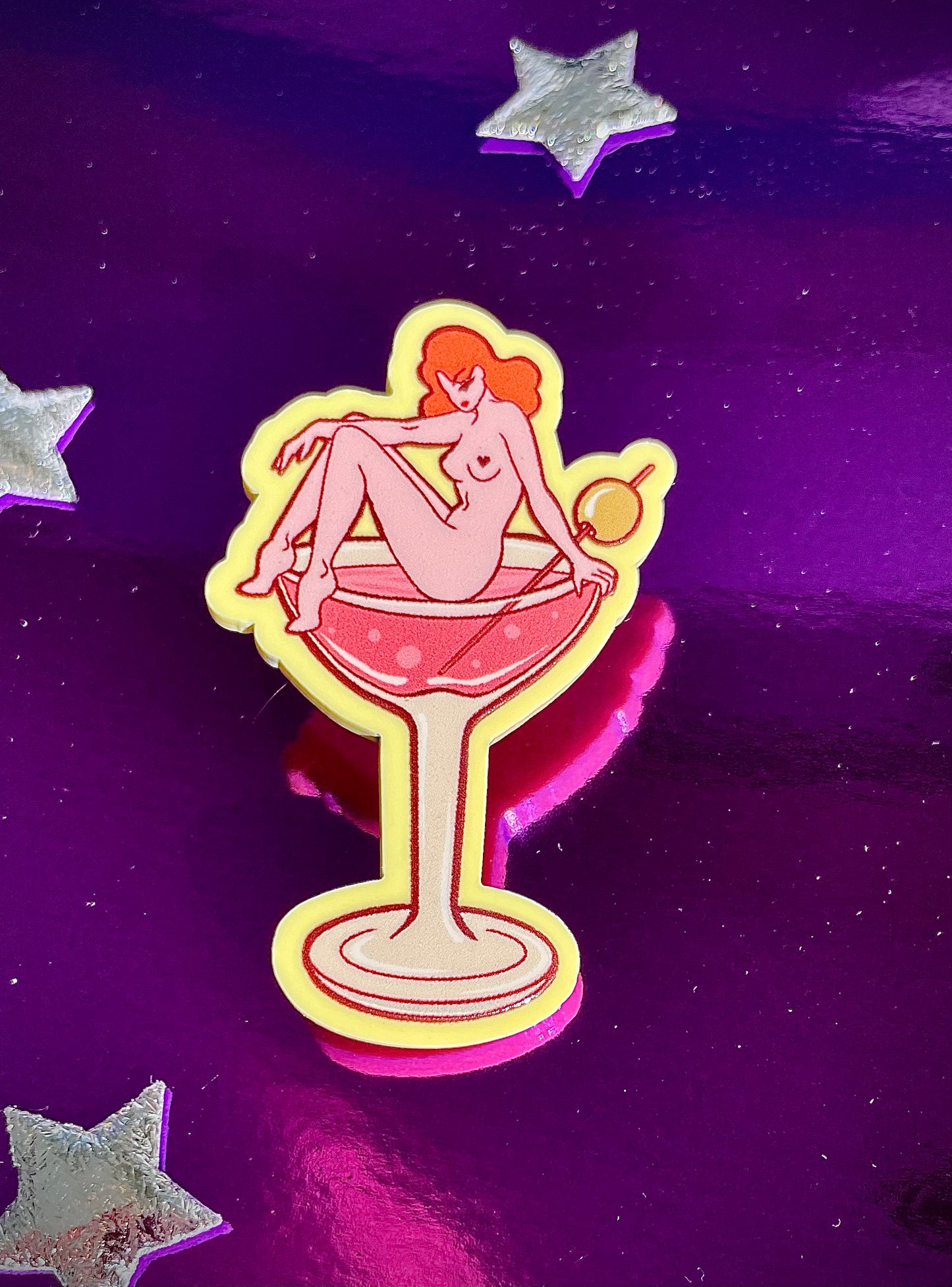 'Pinup glass' pin